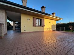 Casa Bi/Trifamiliare in Residenziale