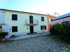 Casa Bi/Trifamiliare in Residenziale