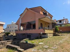 Casa Bi/Trifamiliare in Residenziale