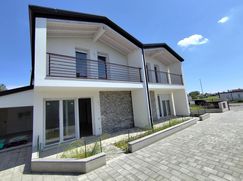 Casa Bi/Trifamiliare in Residenziale
