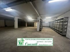 Negozio/Locale commerciale in Commerciale