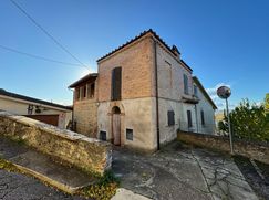 Casa Bi/Trifamiliare in Residenziale