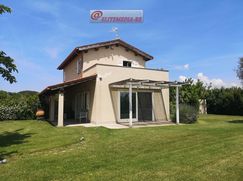 Casa Bi/Trifamiliare in Residenziale
