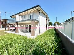 Casa Bi/Trifamiliare in Residenziale