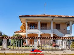Casa Bi/Trifamiliare in Residenziale