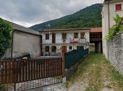 Casa Bi/Trifamiliare in Residenziale