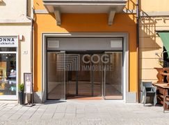 Negozio/Locale commerciale in Commerciale