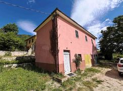 Casa Bi/Trifamiliare in Residenziale