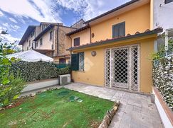 Casa Bi/Trifamiliare in Residenziale