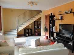 Casa Bi/Trifamiliare in Residenziale