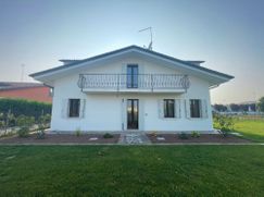Casa Bi/Trifamiliare in Residenziale