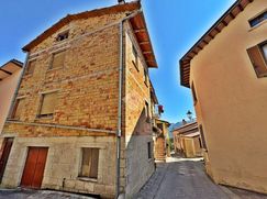Casa Bi/Trifamiliare in Residenziale