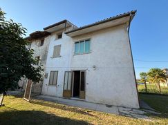 Casa Bi/Trifamiliare in Residenziale