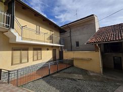 Casa Bi/Trifamiliare in Residenziale