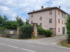 Casa Bi/Trifamiliare in Residenziale