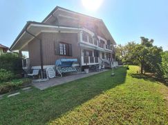Casa Bi/Trifamiliare in Residenziale
