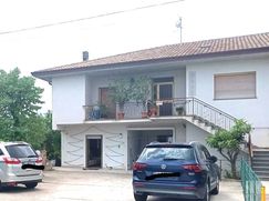 Casa Bi/Trifamiliare in Residenziale