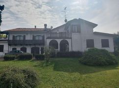 Casa Bi/Trifamiliare in Residenziale
