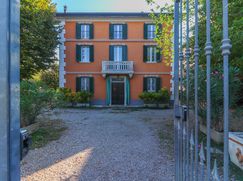 Casa Bi/Trifamiliare in Residenziale