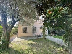 Casa Bi/Trifamiliare in Residenziale