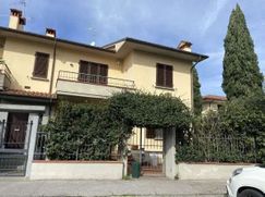 Casa Bi/Trifamiliare in Residenziale