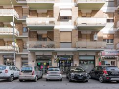 Negozio/Locale commerciale in Commerciale