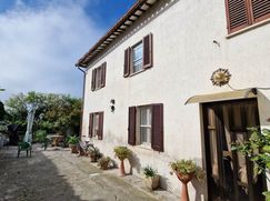 Casa Bi/Trifamiliare in Residenziale