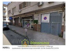 Negozio/Locale commerciale in Commerciale