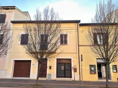 Negozio/Locale commerciale in Commerciale