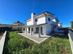 Casa Bi/Trifamiliare in Residenziale