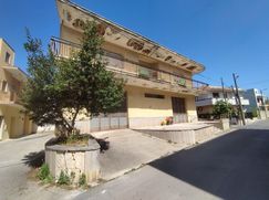 Casa Bi/Trifamiliare in Residenziale