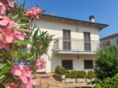 Casa Bi/Trifamiliare in Residenziale
