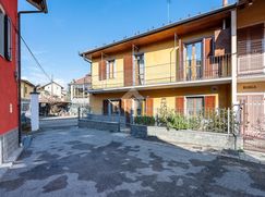 Casa Bi/Trifamiliare in Residenziale