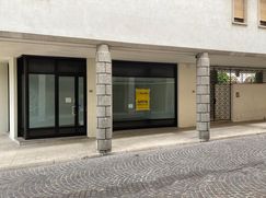 Negozio/Locale commerciale in Commerciale