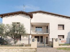 Casa Bi/Trifamiliare in Residenziale