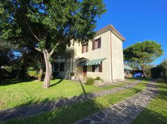 Casa Bi/Trifamiliare in Residenziale