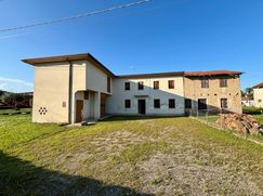 Casa Bi/Trifamiliare in Residenziale