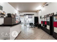 Negozio/Locale commerciale in Commerciale