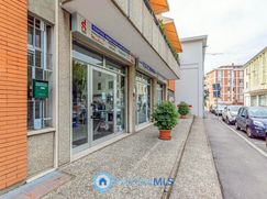 Negozio/Locale commerciale in Commerciale