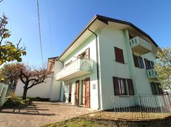 Casa Bi/Trifamiliare in Residenziale