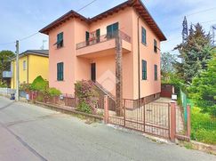 Casa Bi/Trifamiliare in Residenziale