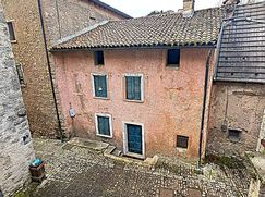 Casa Bi/Trifamiliare in Residenziale