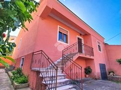 Casa Bi/Trifamiliare in Residenziale