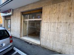 Negozio/Locale commerciale in Commerciale