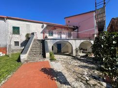 Casa Bi/Trifamiliare in Residenziale