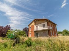 Casa Bi/Trifamiliare in Residenziale