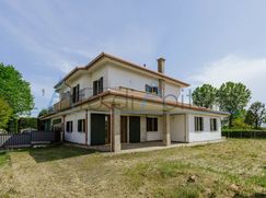 Casa Bi/Trifamiliare in Residenziale