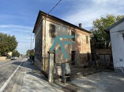 Casa Bi/Trifamiliare in Residenziale