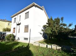 Casa Bi/Trifamiliare in Residenziale