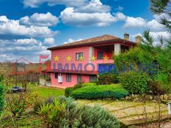 Casa Bi/Trifamiliare in Residenziale
